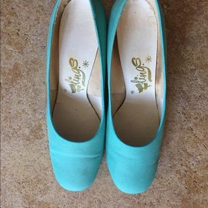 Women’s vintage turquoise heels